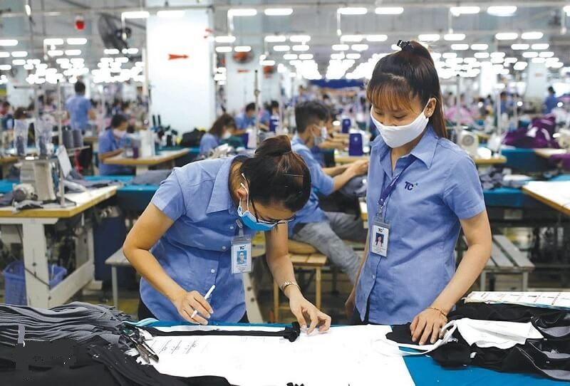 Các nhà máy tại Linh Trung thường xuyên tuyển dụng thợ may